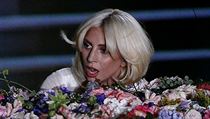 Lady Gaga zazpvala divkm a astnkm slavnostnho zahjen Evropskch her v...