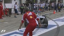 Maurizio Arrivabene nestíhá uskočit před Felipe Masou. | na serveru Lidovky.cz | aktuální zprávy