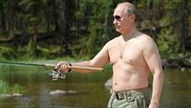 Vladimir Putin pi rybaen triko zsadn nenos.