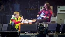 Frontman kapely Foo Fighters Dave Grohl dohrál koncert se zlomenou nohou. | na serveru Lidovky.cz | aktuální zprávy