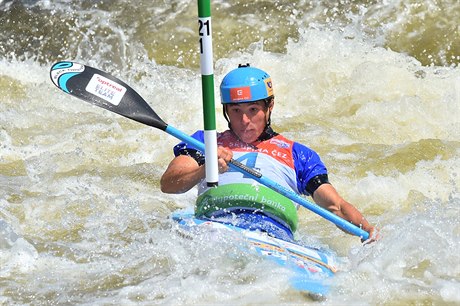 Domácí závodník Jií Prskavec na trati v kategorii K1.