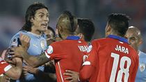 TAK TO JSI PŘEHNAL! Uruguayský útočník Edinson Cavani zuří, právě dostal... | na serveru Lidovky.cz | aktuální zprávy