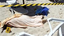 Zakryt mrtv tla le na pli ped turistickm hotelem Imperial Marhaba v...