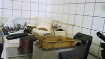 Zařízení v prostorách kuchyně (fritéza, toustovač, plotýnky sporáku atd.)... | na serveru Lidovky.cz | aktuální zprávy