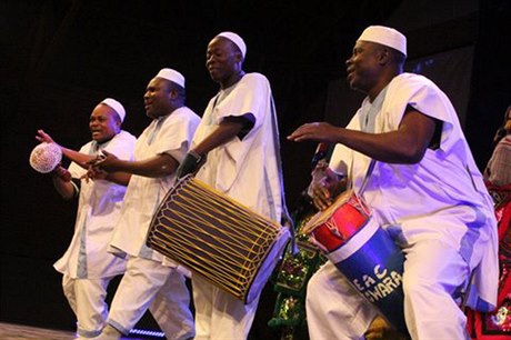 Umlecký soubor Ensemble Towar z Beninu.