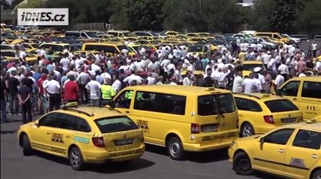 Taxikái protestují proti návrhm primátorky Krnáové.