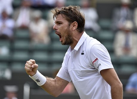 Je to tam! Stan Wawrinka oslavuje vítzství nad Verdascem.