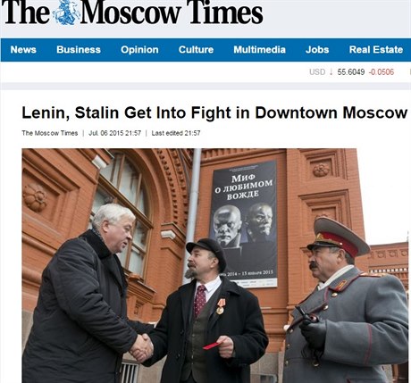 Lenin a Stalin vystupují na moskevském Manéním námstí.