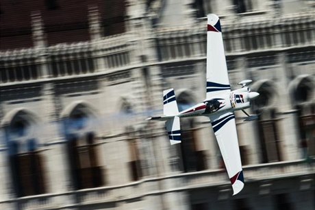 Martin onka bhem Red Bull Air Race v Budapeti.