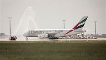 Airbus A380 spolenosti Emirates v Praze 1. 7. 2015 u pleitosti ptho...