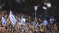 ecký premiér Tsipras v Atenách káe davm