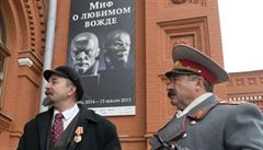 Lenin a Stalin vystupují na moskevském Manéním námstí.