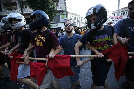 Protestující jdou spolen proti poadavkm EU