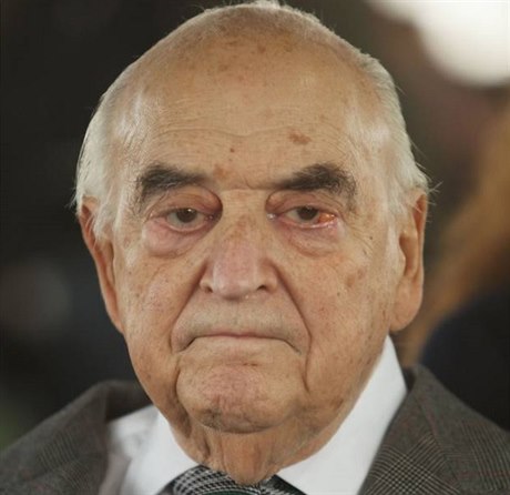 George Weidenfeld. Zakladatel fondu, který má utlaovaným kesanm ze Sýrie a...