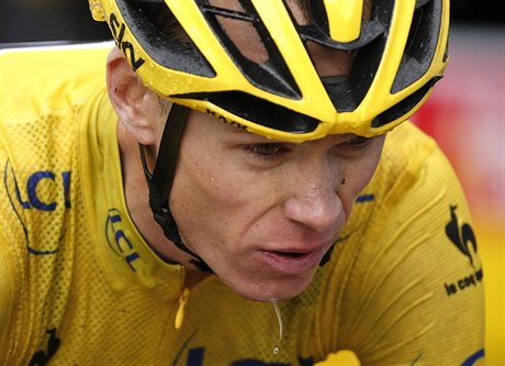 Brit Chris Froome ve lutém trikotu.