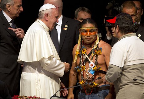 Pape uznal, e "ve jménu Boha" byly na domorodcích spáchány tké híchy.