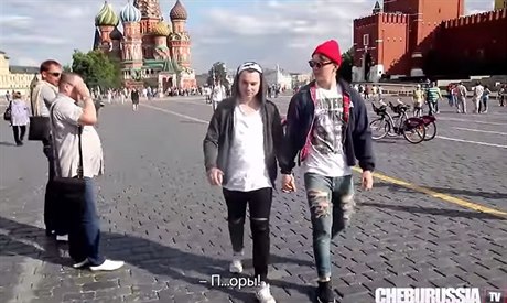 Video Bití homosexuál v Rusku.