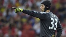 Čech diriguje své spoluhráče v utkání s Evertonem. | na serveru Lidovky.cz | aktuální zprávy