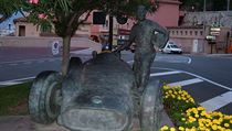 Pomnk argentinskho jezdce Fangia v Monacu.
