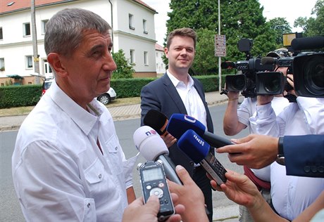 Andrej Babi hovoí s novinái po jednání s prezidentem v Lánech.