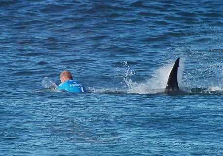 Australan Mick Fanning peil útok raloka.