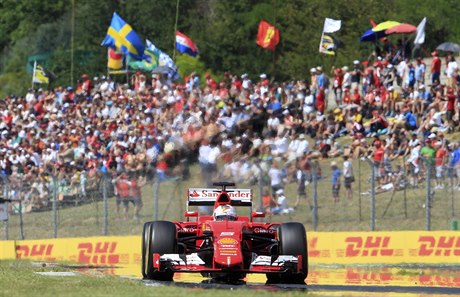 Sebastian Vettel pi VC Maarska na Hungaroringu.