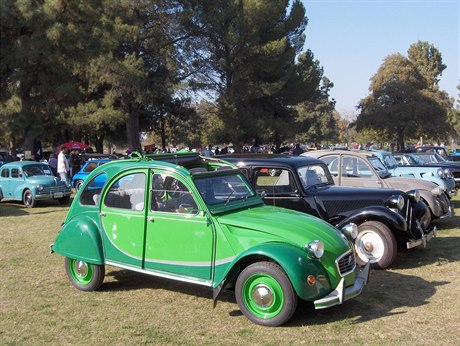 Citroën 2CV eený kachna.