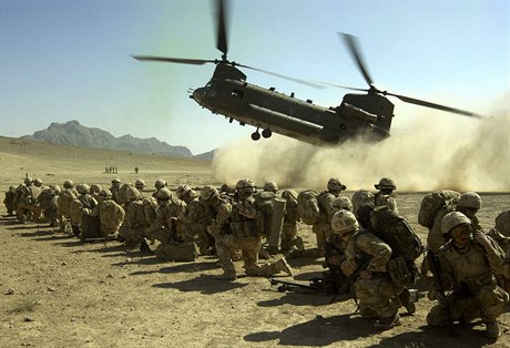 Vojáci koaliních sil NATO v Afghánistánu.
