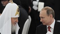 Rusk prezident Vladimir Putin (vpravo) s moskevskm patriarchou Kirillem.