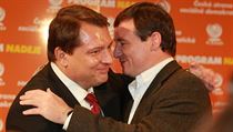 Vyšlo to! Volby na podzim 2008: Jiří Paroubek v radostném objetí s tehdejším... | na serveru Lidovky.cz | aktuální zprávy