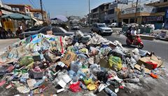V bejrútských ulicích je v tchto horkých dnech 22 000 tun neodklizeného...