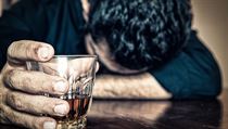 Alkoholik (ilustrační foto) | na serveru Lidovky.cz | aktuální zprávy