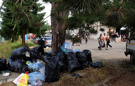 Obyvatelé okolních vesnic si stují na nepoádek a hluk.