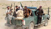 Afghnsk milice u frontov linie boj s Talibanem (provincie Kundz, severn...