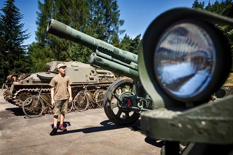 Více ne 300 tisíc kulturních pedmt spadá do sbírky Vojenského historického ústavu v gesci ministerstva obrany.