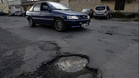 Nejhorí výmol v eské republice v praské ulici U Seadit.