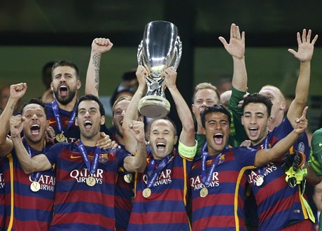 Fotbalisté Barcelony získali popáté v historii Superpohár.