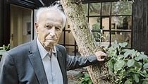 Sudek mě bral skoro jako syna, říká Petr Helbich. Na snímku před ateliérem... | na serveru Lidovky.cz | aktuální zprávy