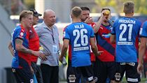 Plzeňský trenér Miroslav Koubek promlouvá ke svým svěřencům. | na serveru Lidovky.cz | aktuální zprávy