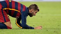 Gerard Pique z Barcelony utrpl krvav zrann.