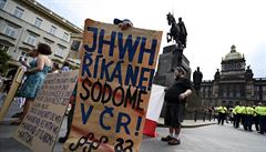 Na Prague Pride i protestní akce dohlíejí policisté.