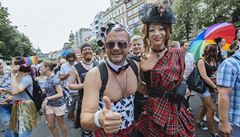 Úastníci pochodu Prague Pride na praském Mstku