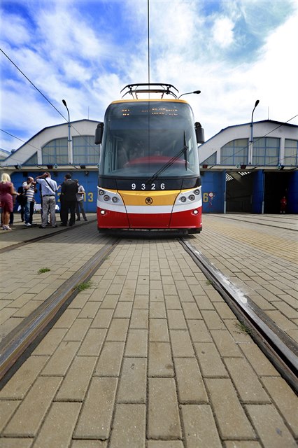 V pondlí se nová tramvaj pedstavila veejnosti.