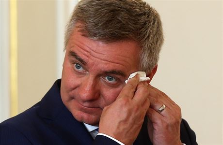 Nezvyklé vedro v jednom ze sálů Pražského hradu poznamenalo tiskovou... | na serveru Lidovky.cz | aktuální zprávy