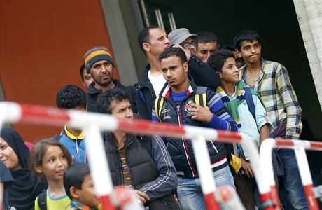 Píjezd migrant na nádraí v Mnichov.