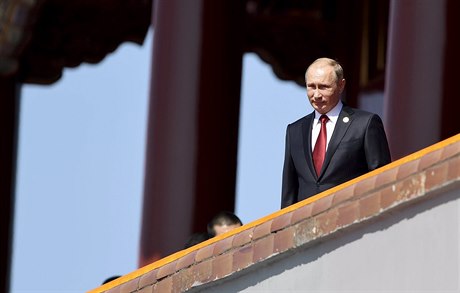 Ruský prezident Vladimir Putin na vojenské pehlídce v ín.