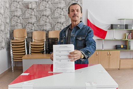 V nedlním referendu rozhodovali Poláci o zmn volebního systému.