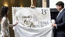 Ředitel České pošty Martin Elkán a britská velvyslankyně Jan Thompsonová... | na serveru Lidovky.cz | aktuální zprávy