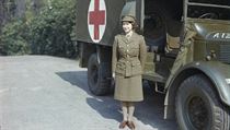 Krlovna za vlky. Albta II. ve vojensk uniform (duben 1945).