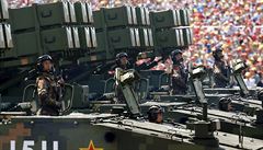ínská lidová armáda (ilustraní snímek z vojenské pehlídky v Pekingu).